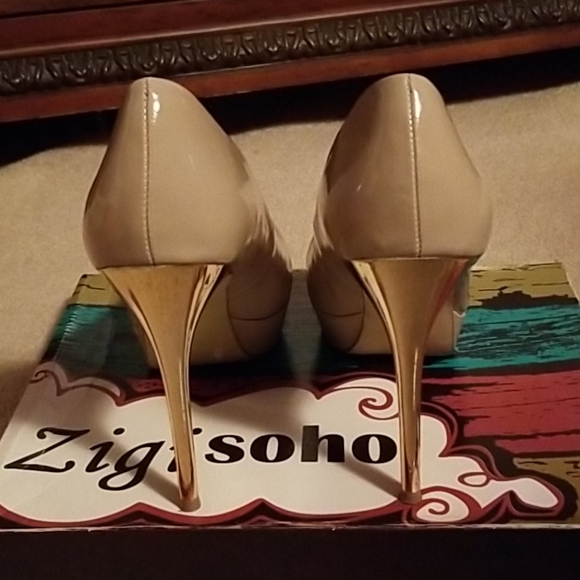 Heels - Picture 2 of 5